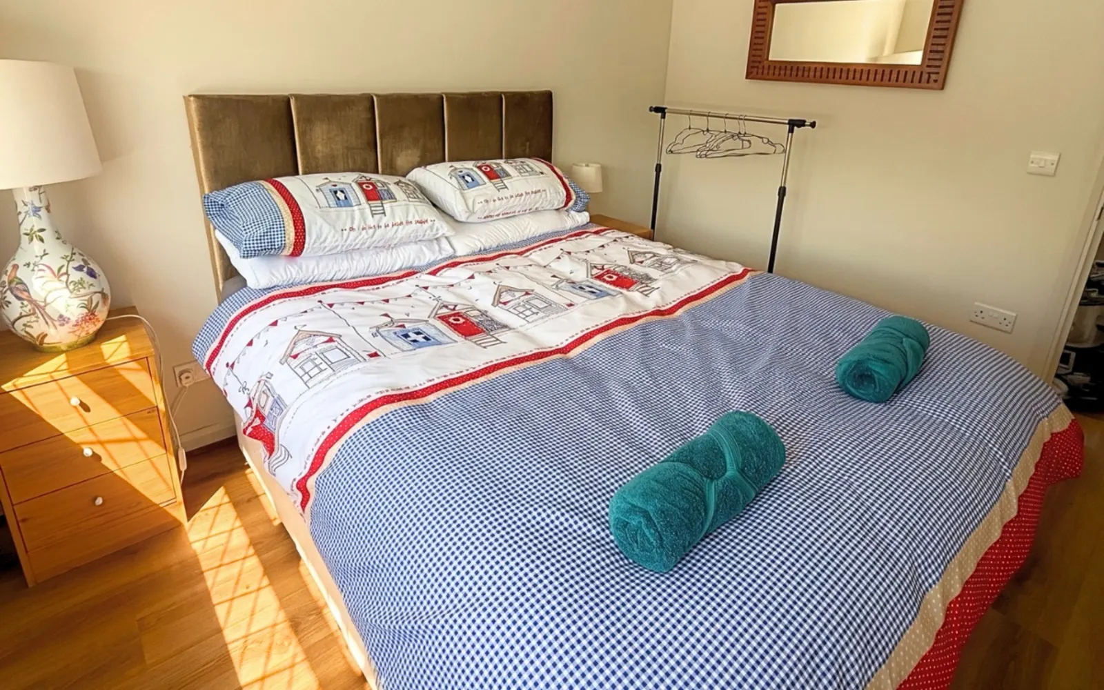 Second double bedroom with beach-hut bedding