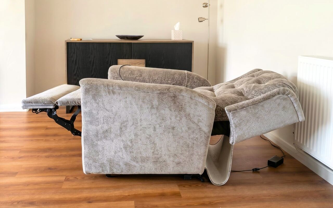 Rise-and-recline armchair in the living room