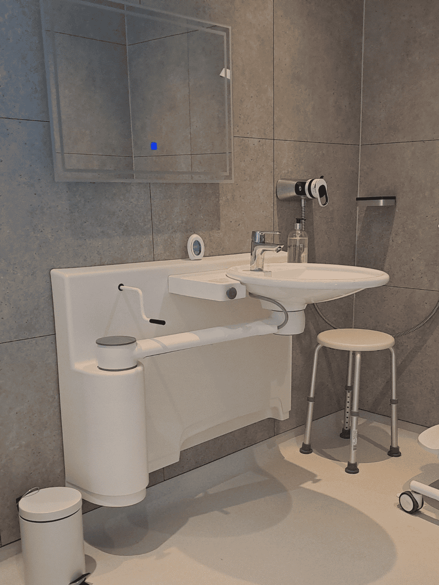 Height-adjustable basin